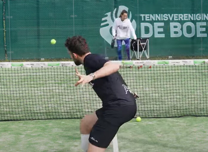 hot to perform a fast backhand volley in padel