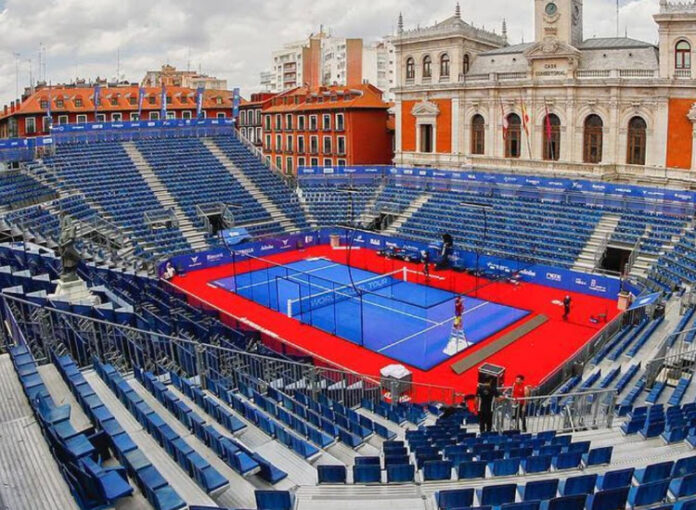 Padel Returns To The Iconic Plaza Mayor In Valladolid
